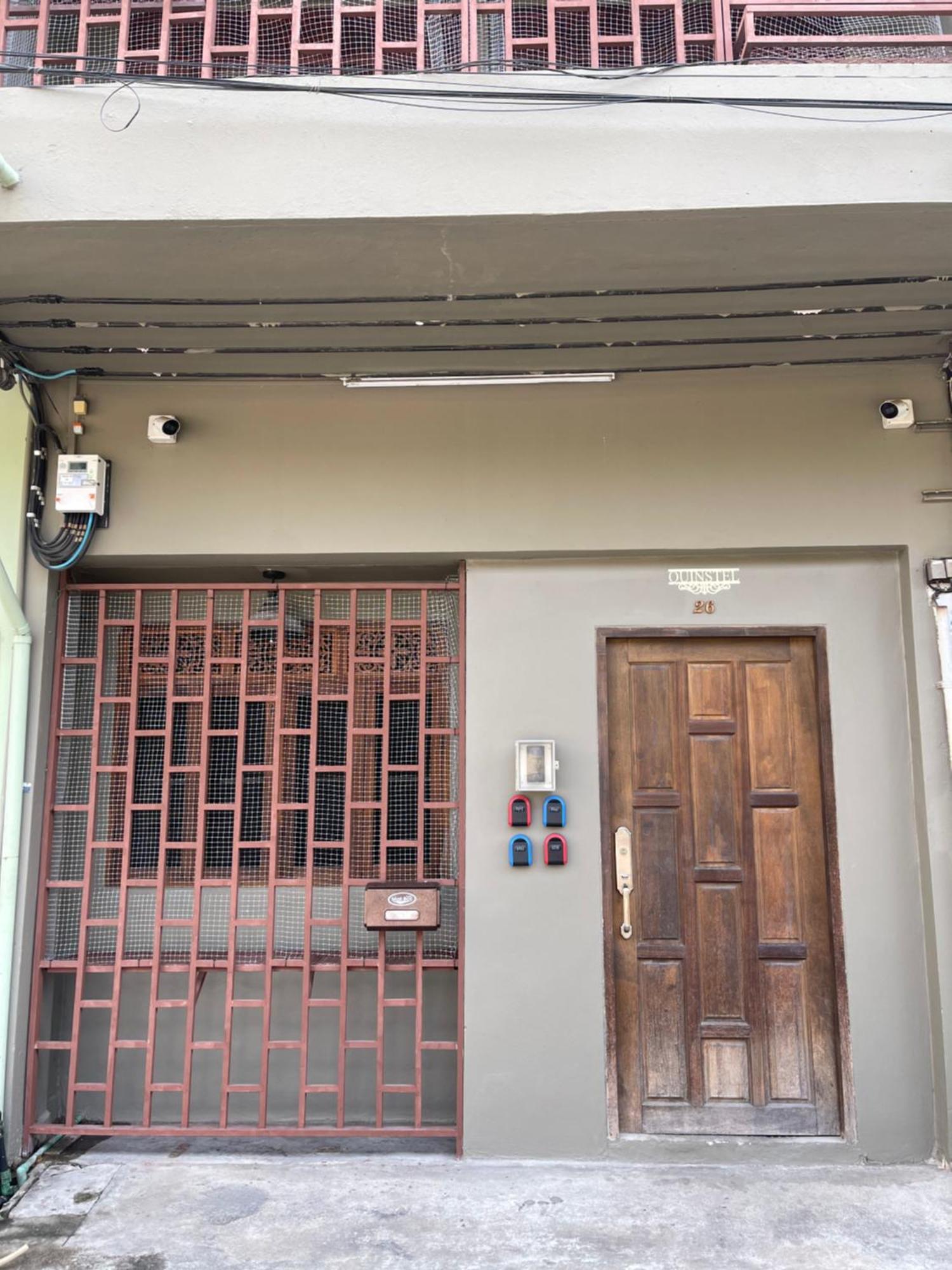 Quinstel Hostel Bangkok Exterior photo